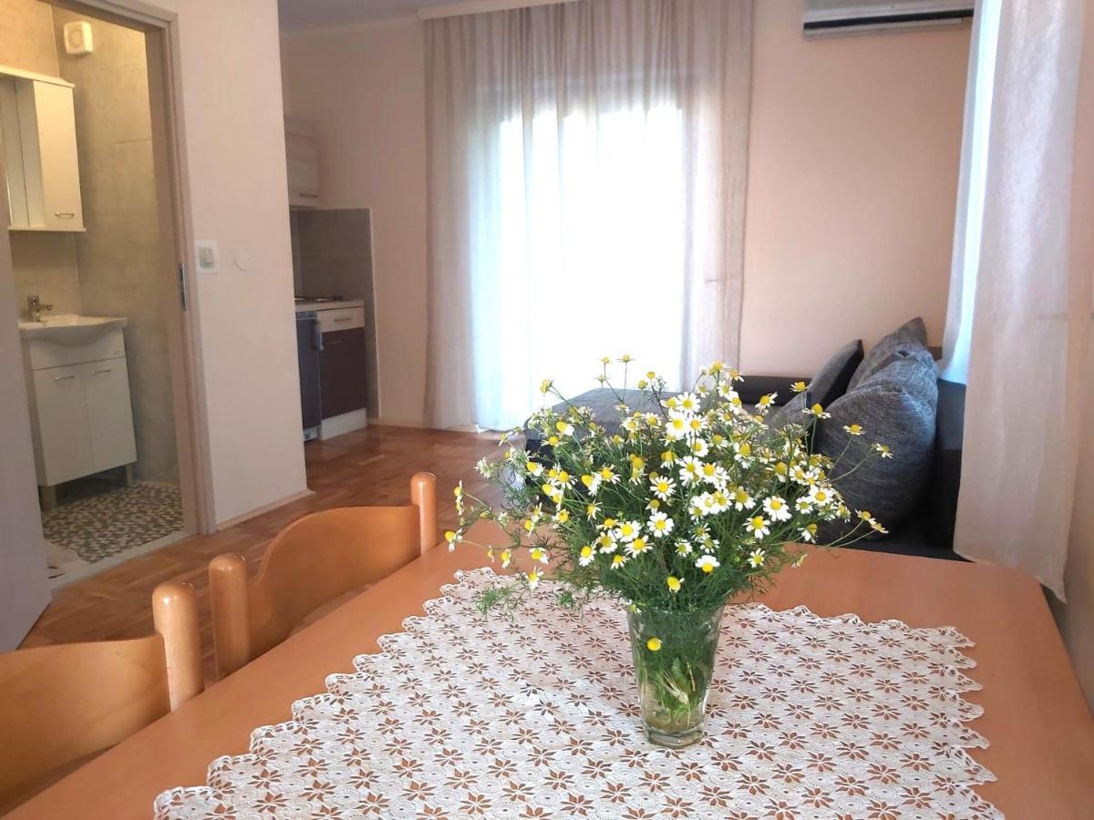 Apartmani Svitlana Sukošan Esterno foto